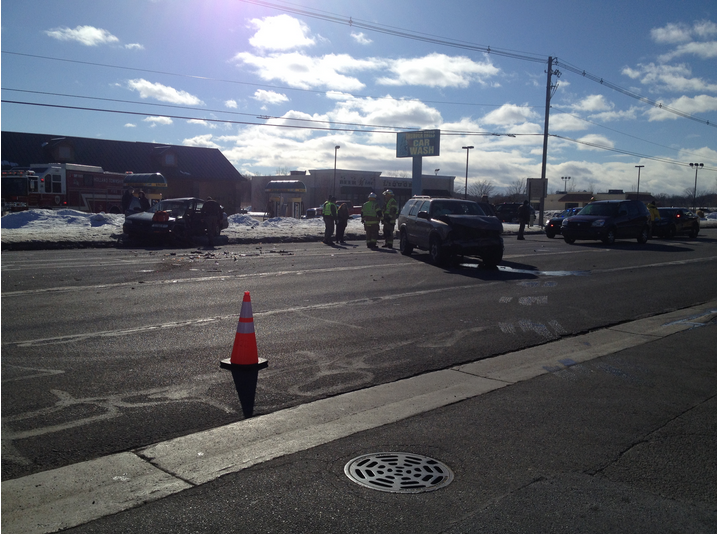 6 hurt, 2 seriously, in Holland Twp. crash