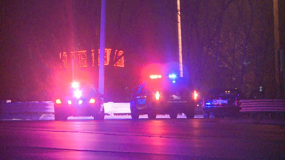 Police chase ends in crash, search in Walker