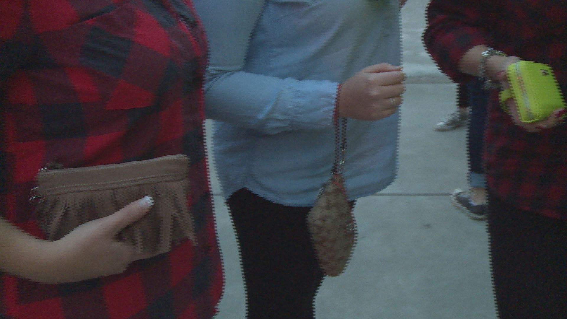 zac-brown-fans-handle-new-bag-policy-at-van-andel-arena-wzzm13