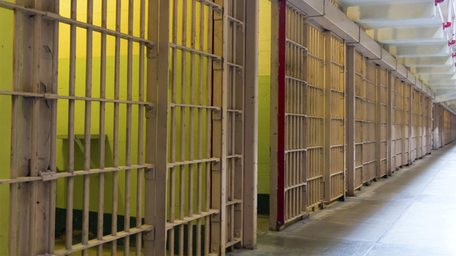 Food worker fired after kissing inmate in kitchen cooler - KHOU.com