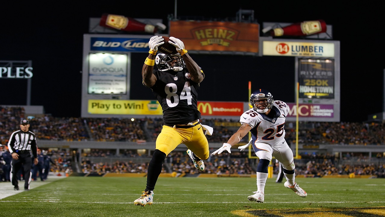 Pittsburgh Steelers' Antonio Brown (84) runs past Cincinnati