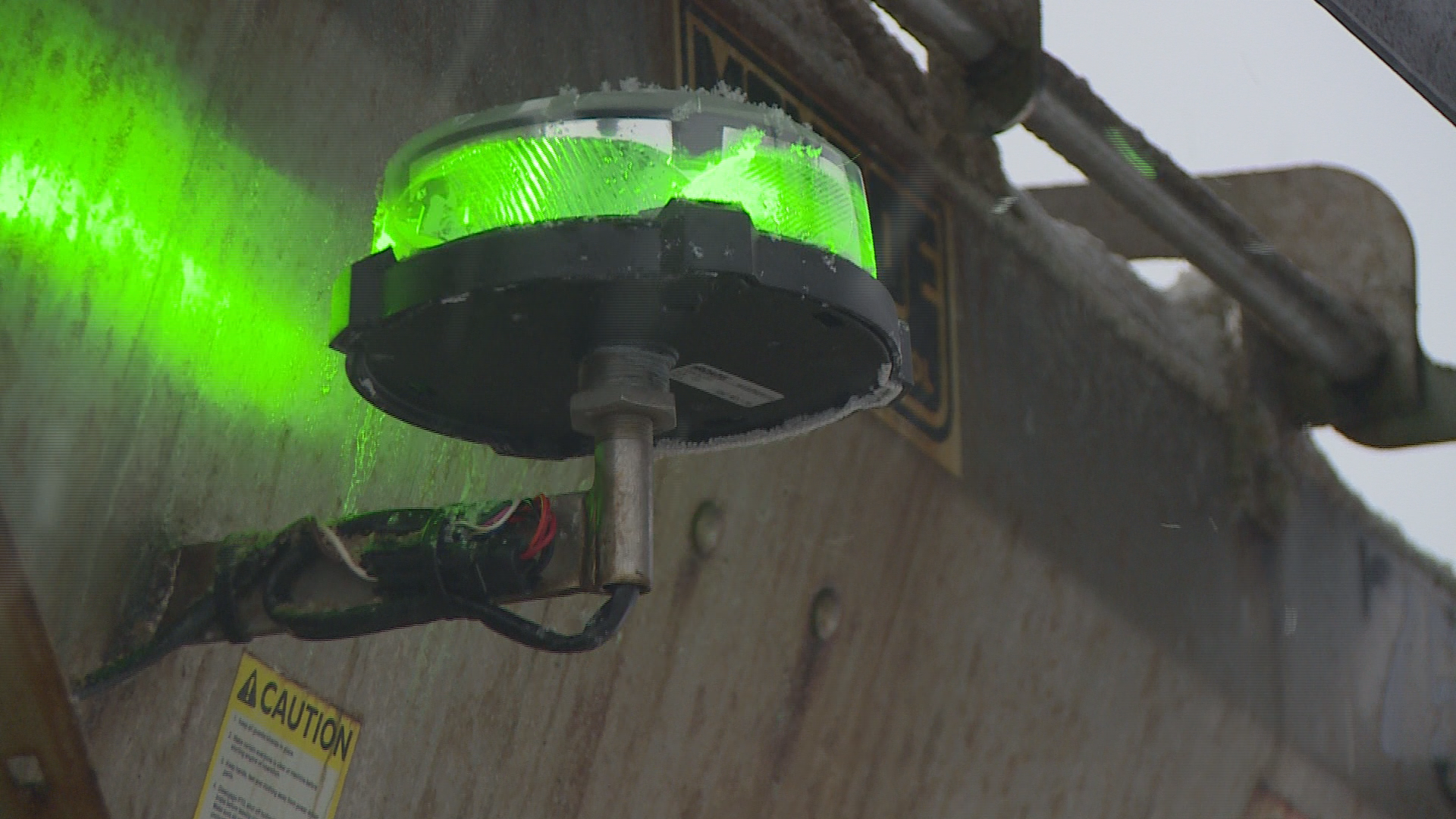dc44 flashing green light
